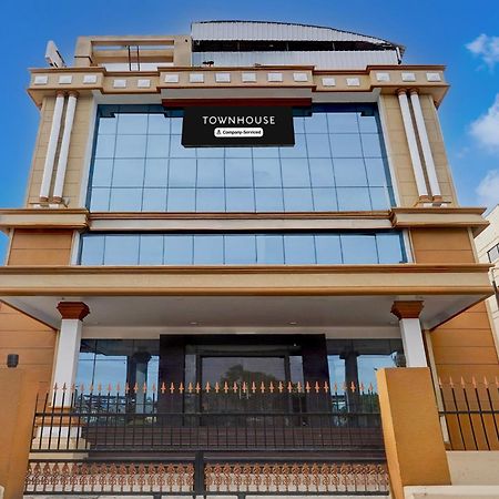 Super Townhouse Koyambedu Hotell Chennai Eksteriør bilde