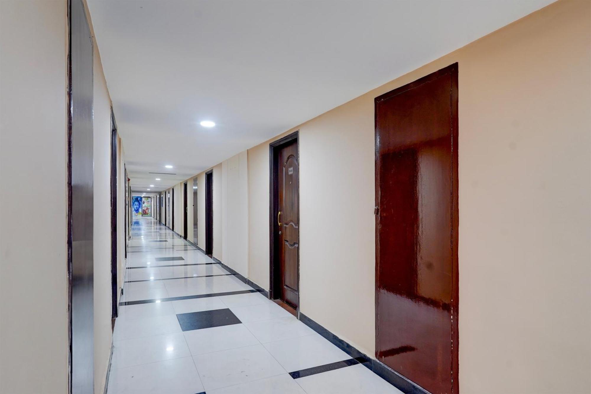 Super Townhouse Koyambedu Hotell Chennai Eksteriør bilde
