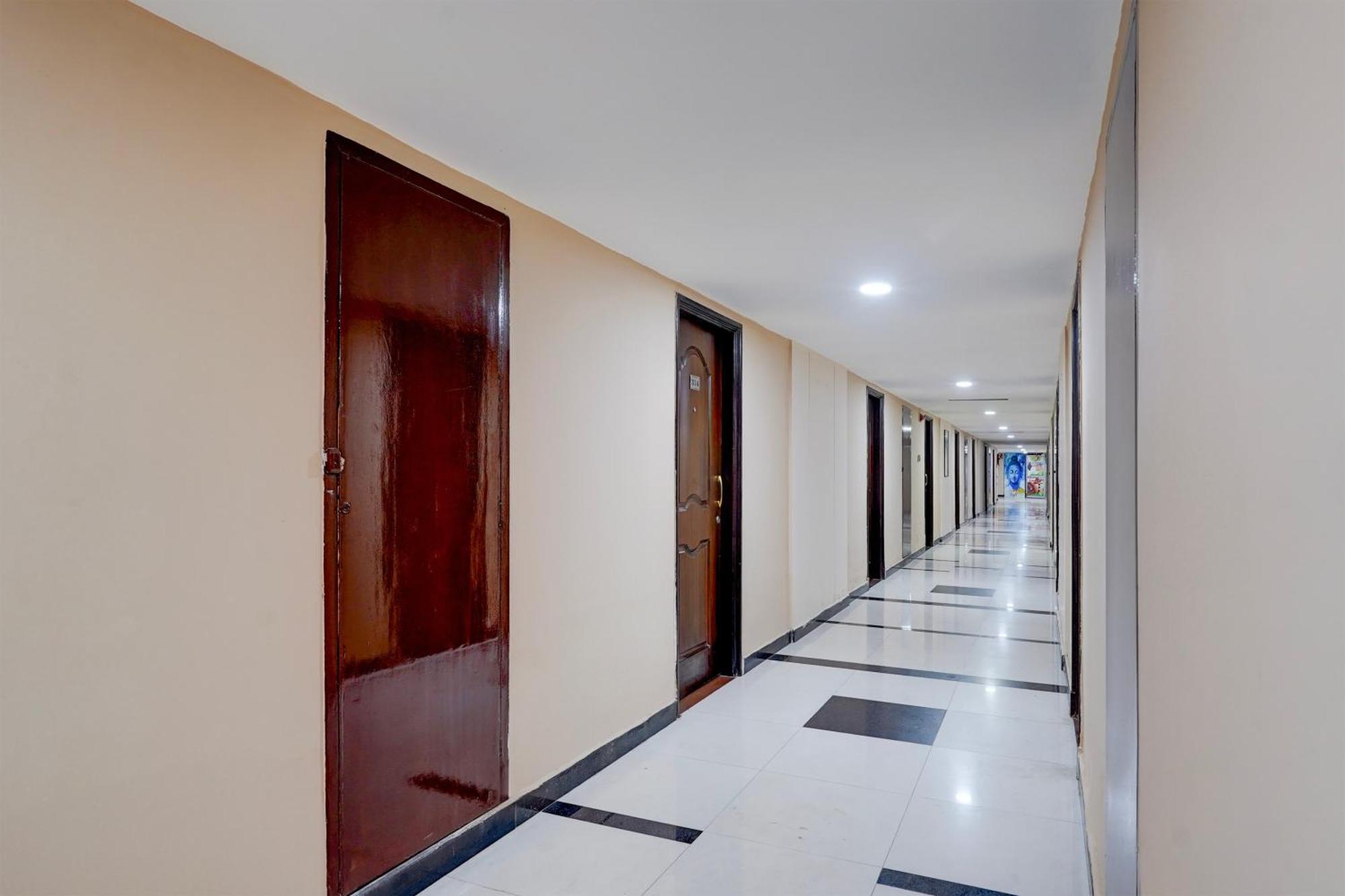 Super Townhouse Koyambedu Hotell Chennai Eksteriør bilde