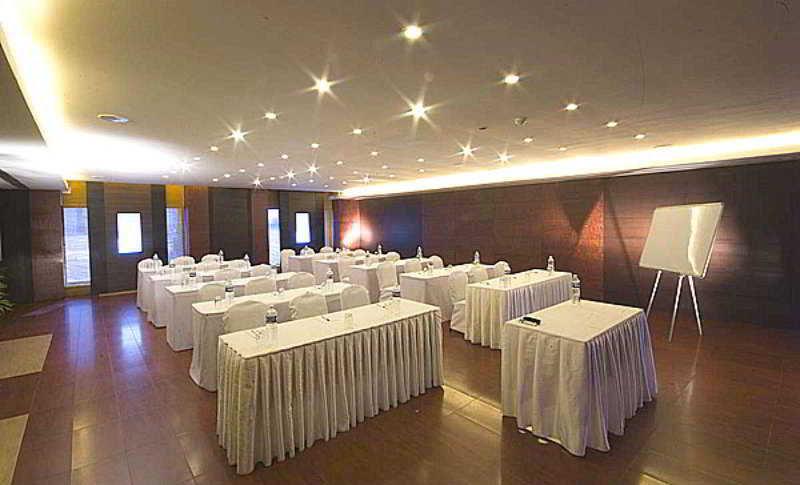 Super Townhouse Koyambedu Hotell Chennai Eksteriør bilde
