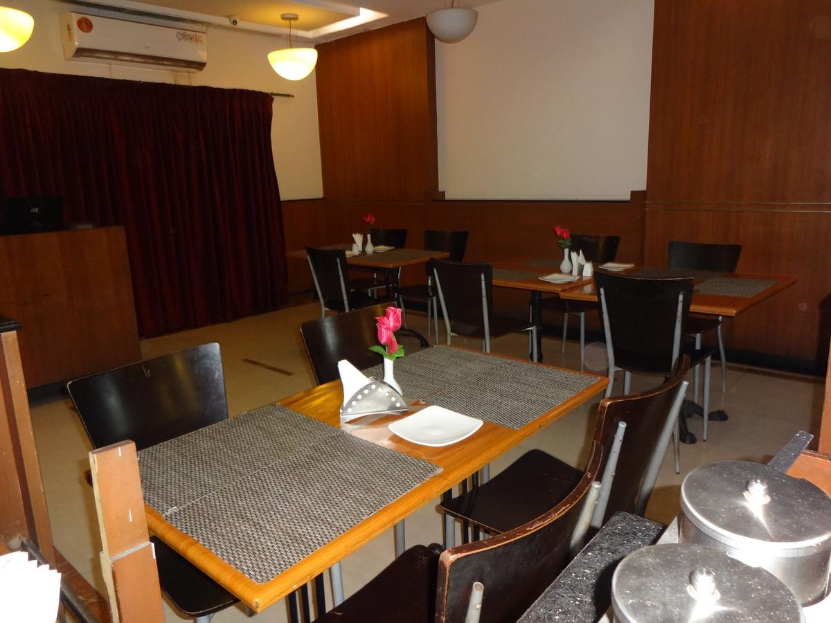 Super Townhouse Koyambedu Hotell Chennai Eksteriør bilde