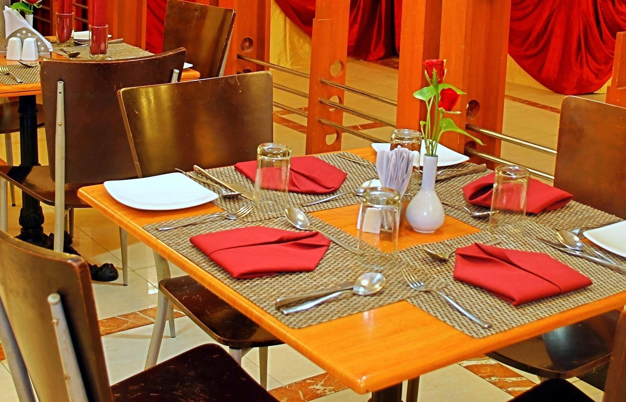 Super Townhouse Koyambedu Hotell Chennai Eksteriør bilde