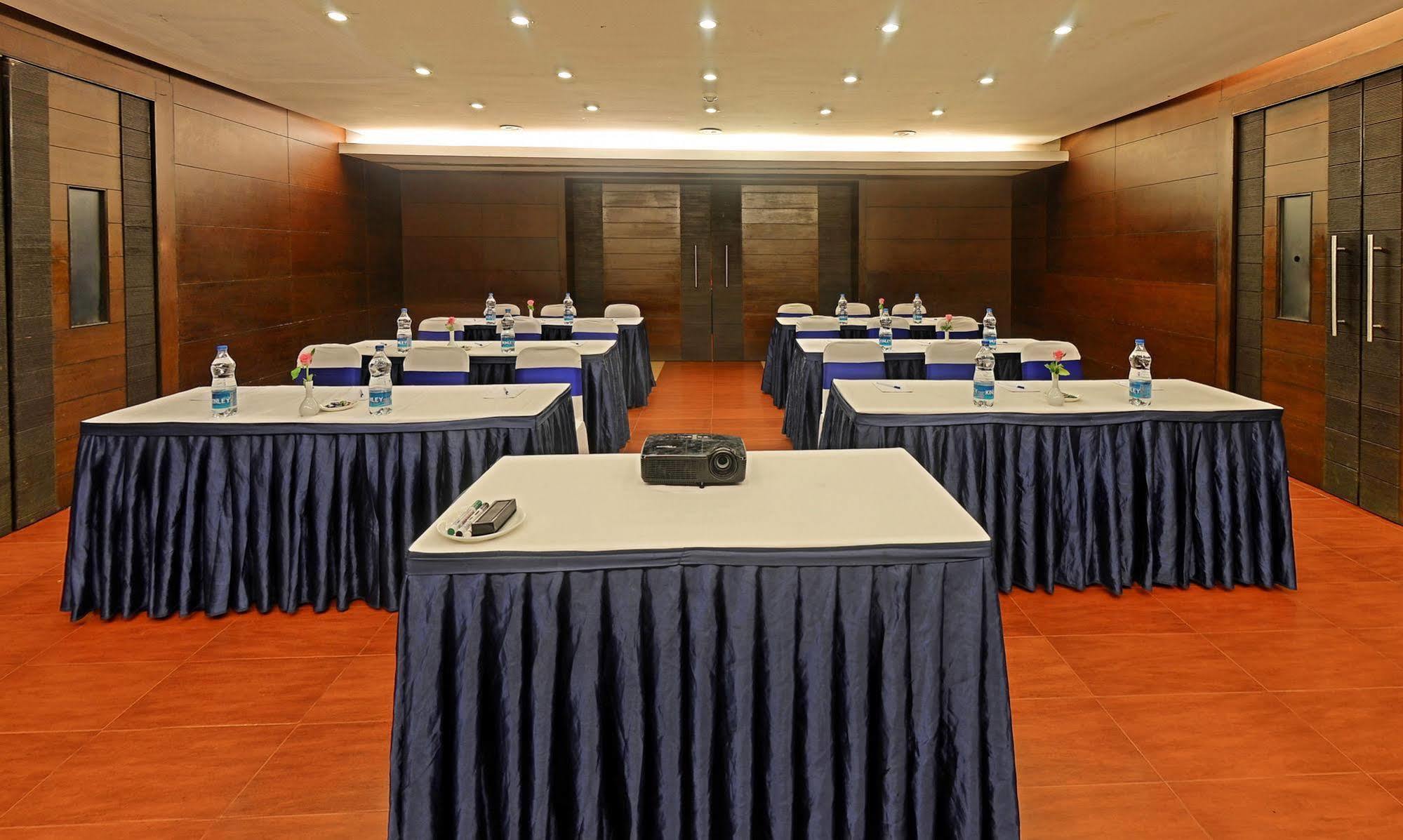 Super Townhouse Koyambedu Hotell Chennai Eksteriør bilde